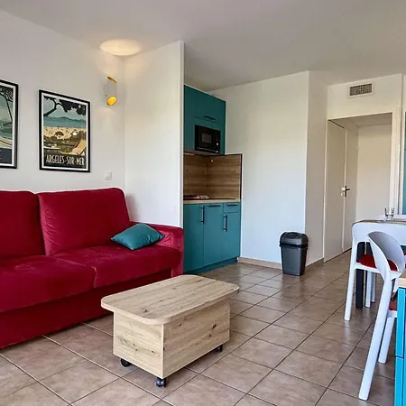 2 Pieces Dans Avec Piscine Au Port D'argeles Sur Ar045-c64 Appartement *